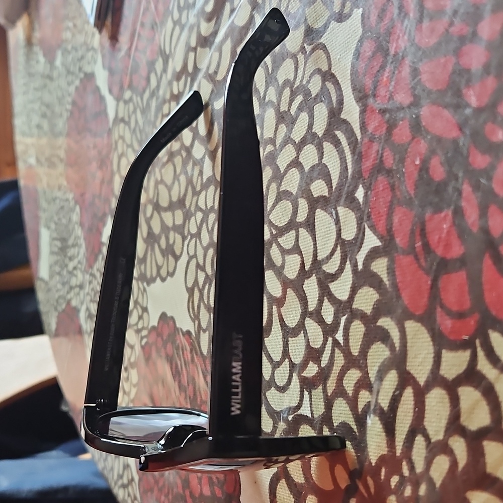 NWOT William Rast Sunglasses - Picture 4 of 7